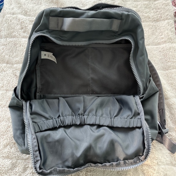 SOLD FB Lululemon Everyday Backpack 2.0 23L - Picture 3 of 3